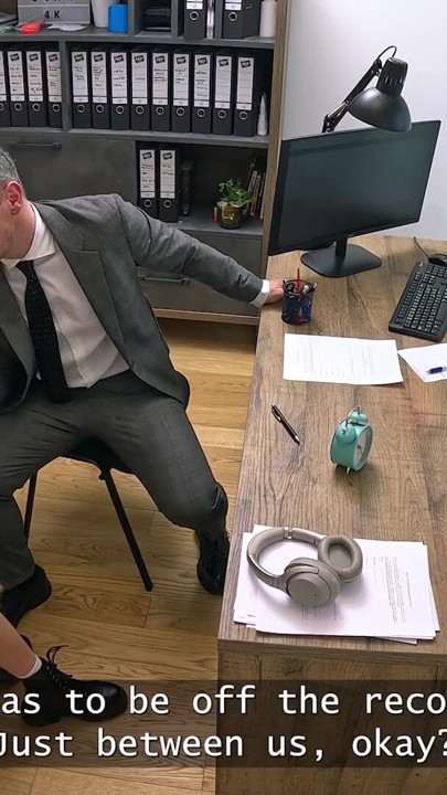 LOAN4K. Isorintainen goottinymfo tuntee itsensä liian kiimaisiksi | Osa 1