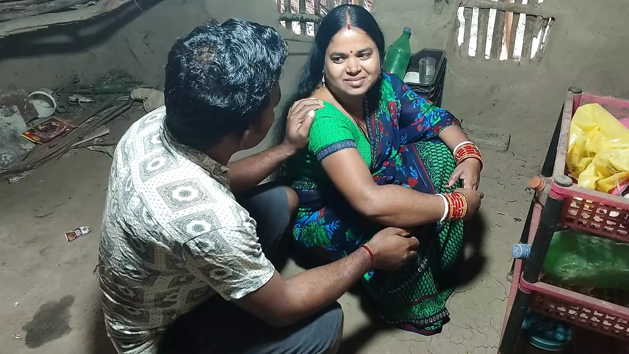 享受操邻居女人裸体乡村风格的热辣性爱