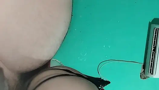 Ateşli üvey anne onu sikip emmemi istiyor