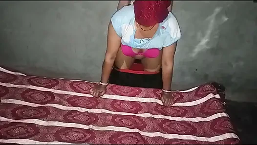 Genç Hintli Desi Köylü Üvey Kız Kardeş Net Hintçe Ses Kaydında Üvey Erkek Kardeşiyle Sert Sakso Çekmeye Çalışıyor