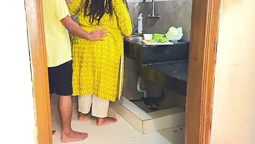 Suddenly I Fucked My Stepmother in Law While She Was Cutting Curry in the Kitchen - Desi Rough Sex