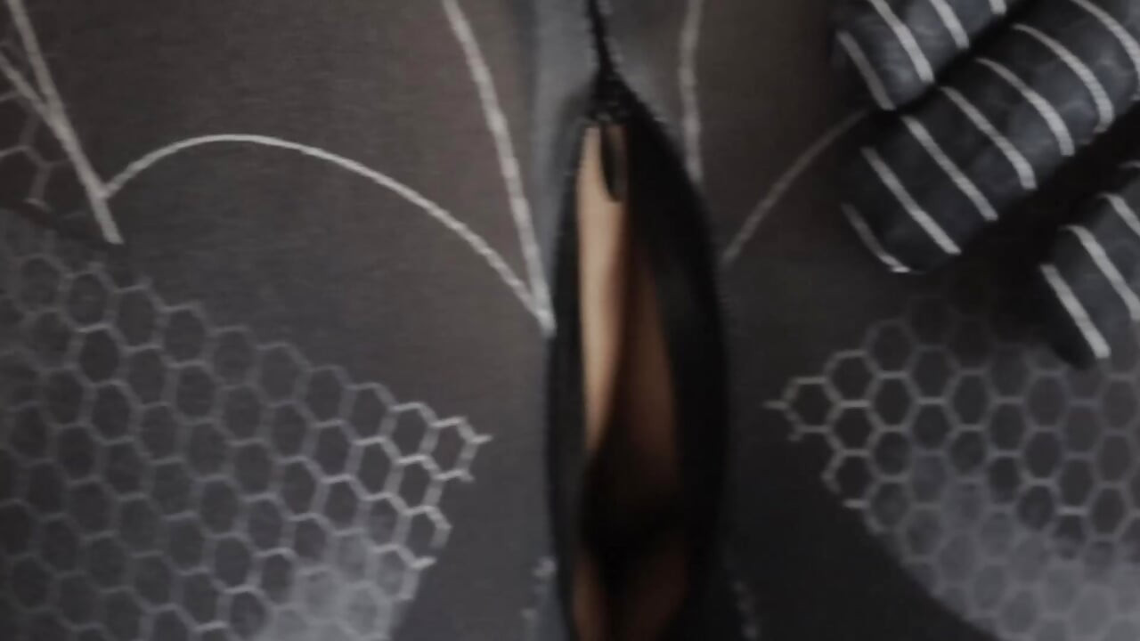 CEWEK INDO COSPLAY SPIDERMAN , LAGI NYOBAIN COSTUMNYA MALAH DI ENTOT SAMPAI  KELUAR DI MEMEK