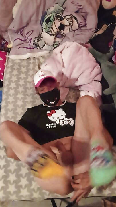 Twink.plays naked