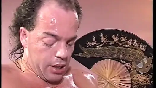 Kaltak kıllı amını siktiriyor