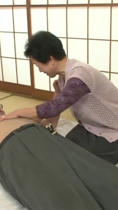 Nobue Tahara - une femme de 70 ans n’a aucun problème avec l’éjaculation vaginale. | Clip 2