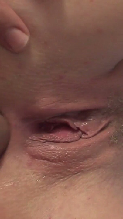 Exhibitionisten model wird ueberall von ihrem Dominus gefickt | Clip 1