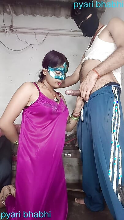 Bunda da buceta fodendo pau chupando buceta chupando peitos chupando leite do peito e sentado no pau em estilo cachorrinho e deitado em linha reta no áudio hindi