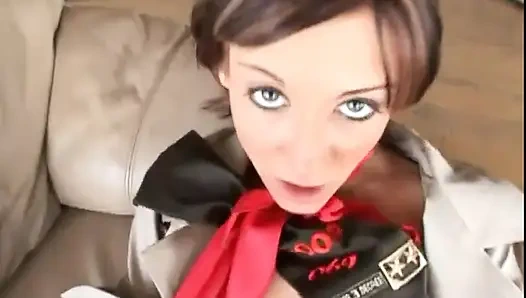 Genç bir esmer için sert anal darbe