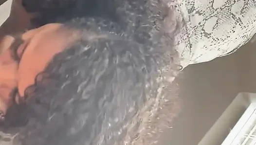 She makes him cum in five minutes