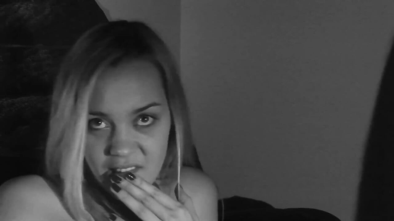 สาวผมบลอนด์สวยควบคุมการถึงจุดสุดยอด