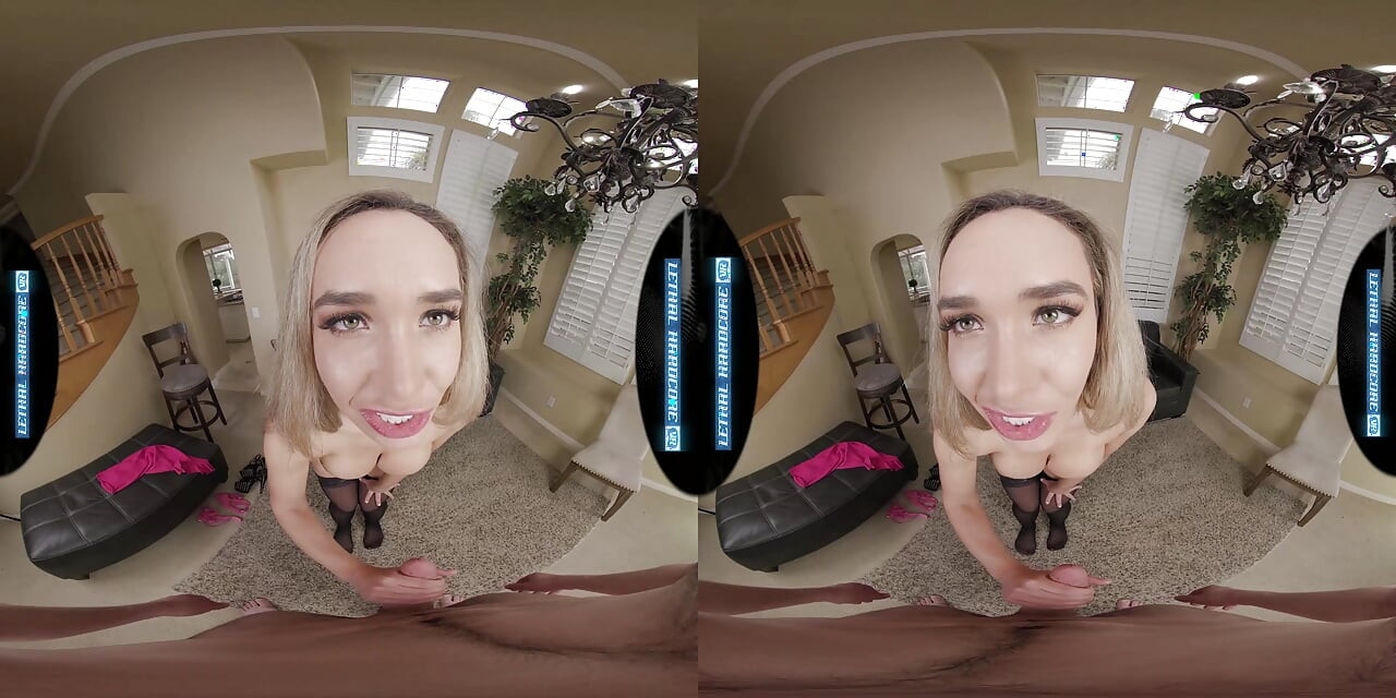 REALITATE VIRTUALĂ LETALĂ DURĂ - MATURĂ SEXY FLEXIBILĂ se dezbracă pentru tine înainte de a se întinde larg pentru pula ta