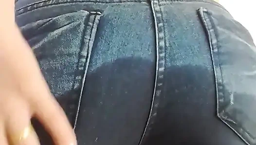 Aku lagi muasin memekku sendirian dengan celana jins ketat warna biru