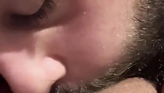 Отчим лижет мою хорошенькую киску