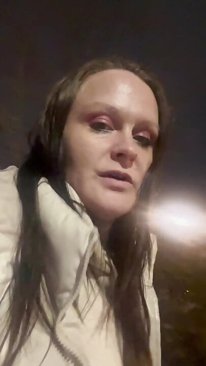 Keyar sahyogi brek par sarvajnik bathroom men viry nikalta hai