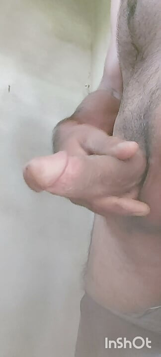 ¡Solo en casa! Ordenándome la polla yo solo..