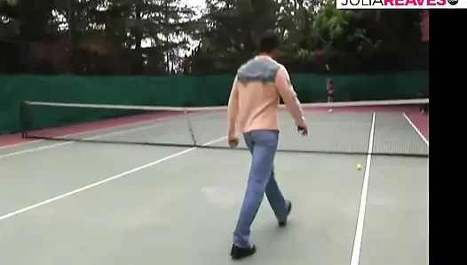 Azgın kızlar sırayla sikiliyor büyük bir yarak emiyor