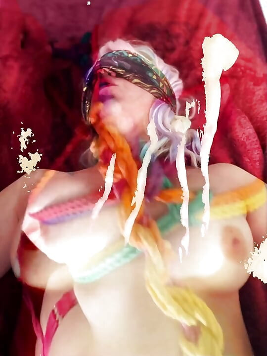 Suzy Wylde adore shibari et se faire prendre par la gorge