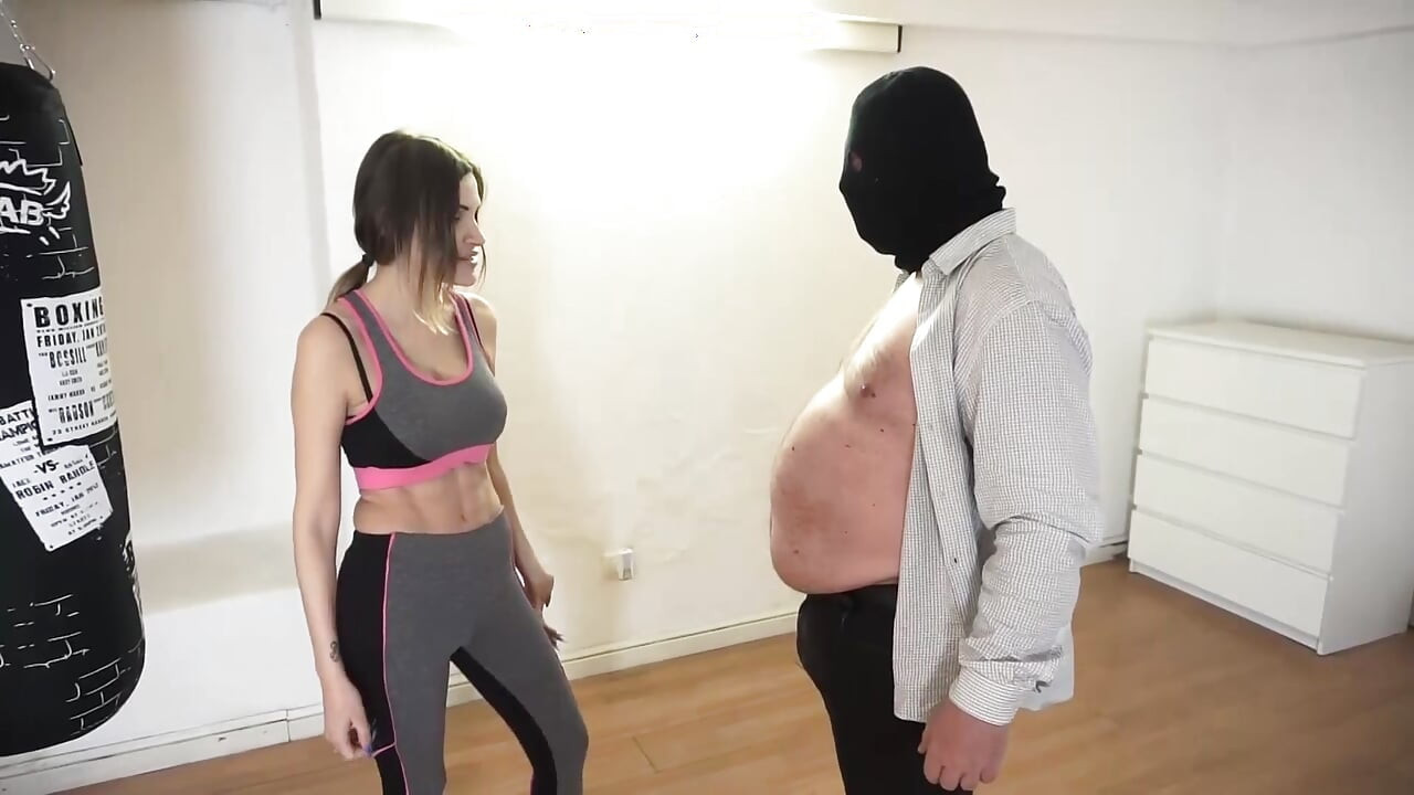彼女の奴隷を罰するヨガインストラクター
