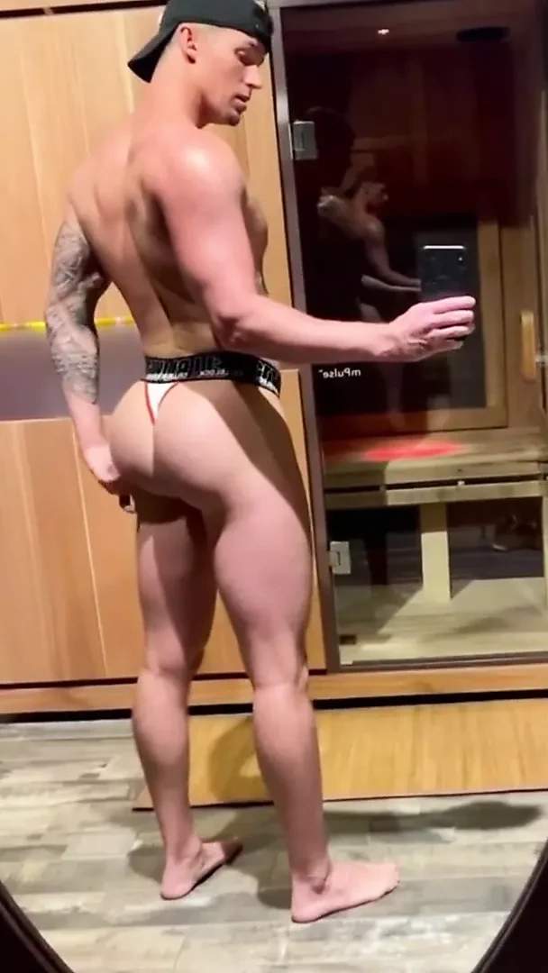 big ass power bottom gets fucked by everyone