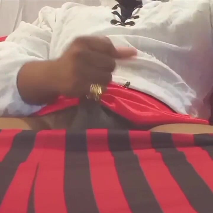 Pirate Cosplayer se masturba!