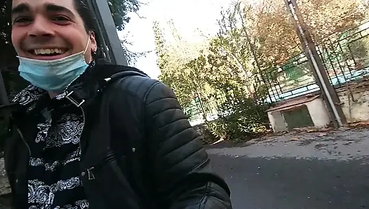 ПУБЛИЧНЫЙ МИНЕТ С КАМШОТОМ В РОТ НА УЛИЦЕ В ВИДЕО ОТ ПЕРВОГО ЛИЦА