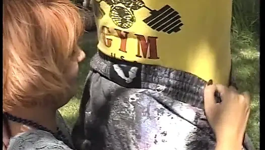 Секс на улице с блондинкой-сучкой