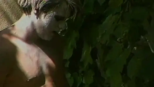 Pantat bahenol cewek ini dientot habis-habisan di luar ruangan sampai lubangnya menganga lebar