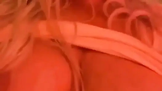 Hareketlerini yavaşlat, işte bu. güzel ve yavaş. Şimdi seni gerçekten hissediyorum. Şimdi git d e e p e e r mmmmmmm evet