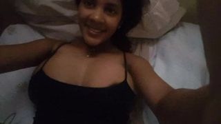 Mobile Fun 14 - brasilianisches Mädchen beobachtet Handjob, zeigt Titten-Cam