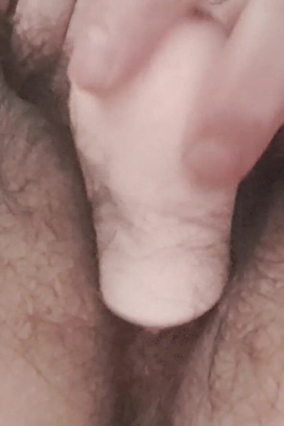 把假阳具舌头放在洞里