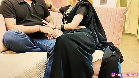 Aku berhubungan seks dengan pria pengiriman ketika suamiku tidak di rumah. Dalam roleplay hindi