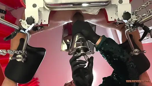 Dominatrix Nyonya April - masuk penjara bawah tanah