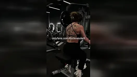 Tiktok genç kızın amcık kayması: kazara bakire maruziyeti!