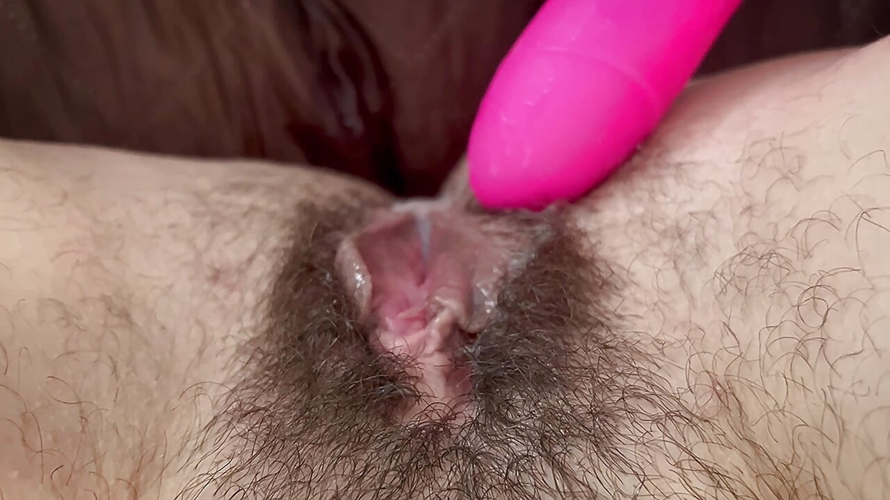 Esta putinha adora chegar ao orgasmo várias vezes!!
