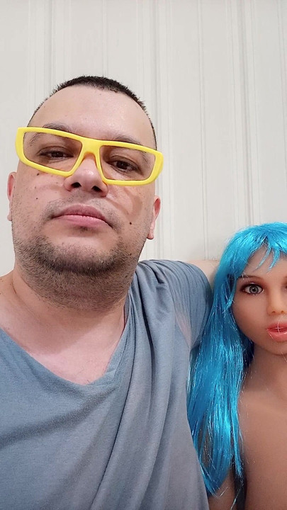 Mavi saçlı Romanyalı Diana doll