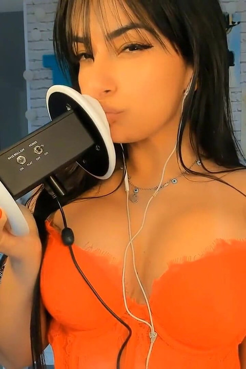 Asmr Intense Emanuelly Raquel leckt das Ohr und reibt PPK ins Gesicht