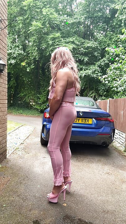 Sexy Crossdresser kellycd2022 in pink outfit and heels