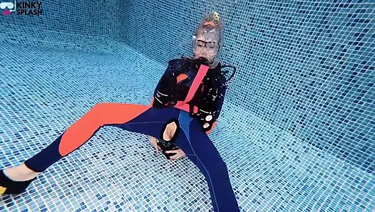 Rayuan ngentot memek instruktur scuba diver - pov