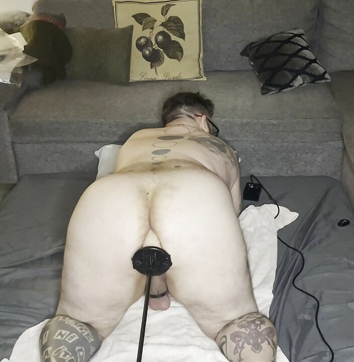 Fuck machine fucks my big ass doggy style