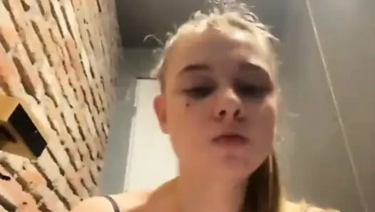 Public masturbating in the gym with jucielussie