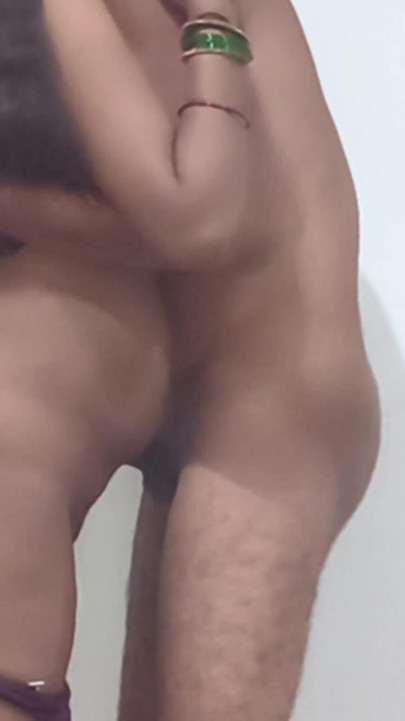 Seeing the finger being done, I stood up and then fucked fiercely and my sister-in-law's pussy was cut into two pieces. | Clip 1