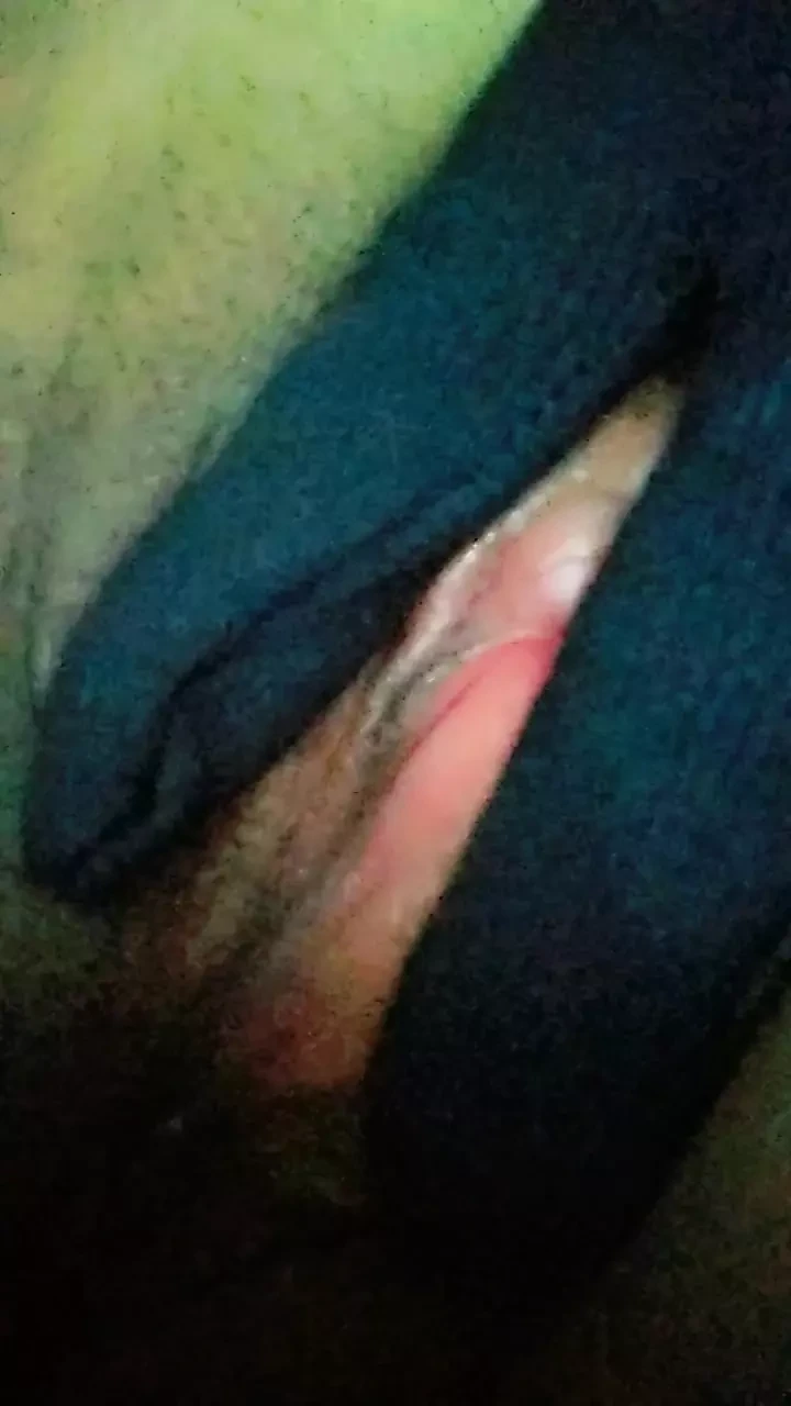 Ich fühle mich genossen, wenn ich meine sexy muschi fingere
