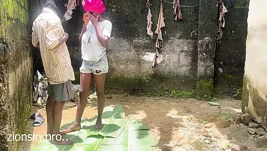 Aku sangat terangsang sehingga saya mengatur kencan bercinta halaman belakang dengan putri tiri bapak kos di halaman belakang kami. Ternyata begitu Lancar.