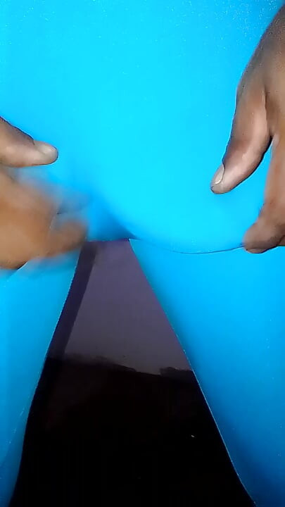 Reminds a blue gym a gym and picks Boy