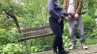 Genro adora gozar na bunda sexy e gorda de sua sogra tesuda em jeans
