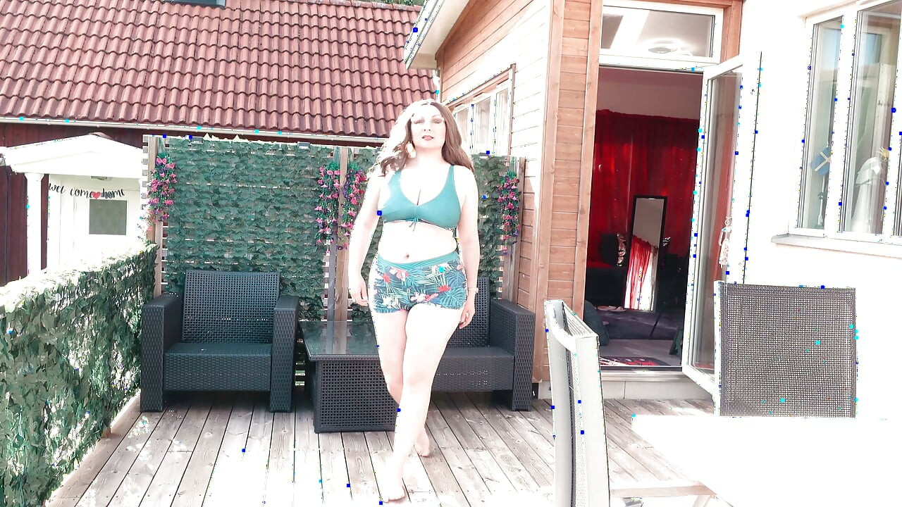 A hot, curvy woman tries on different lingerie - check it out! Try-on haul video