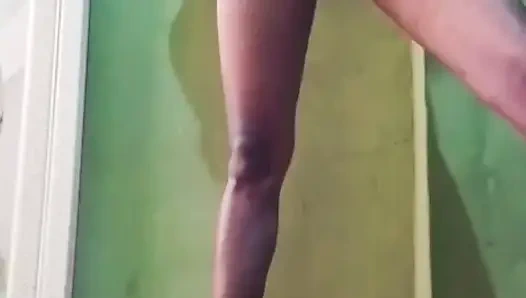 Bahut din baad aaj anguli se chut ka pani nikal rahi hun