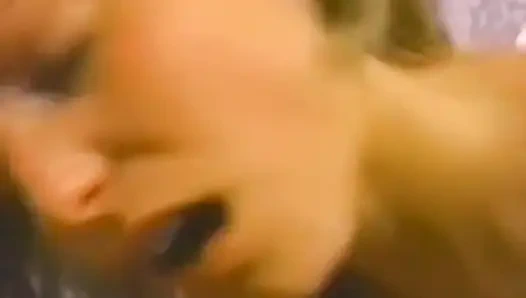 Едва достигшая законного возраста Mia принимает член, затем кримпай