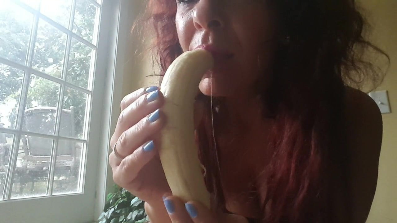 MILF mouth fucking Banana