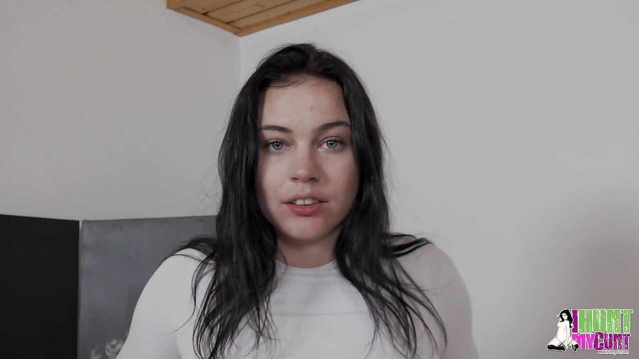 Збуджена занудна дівчина Кіра Флоу жорстко кінчає тільки для вас